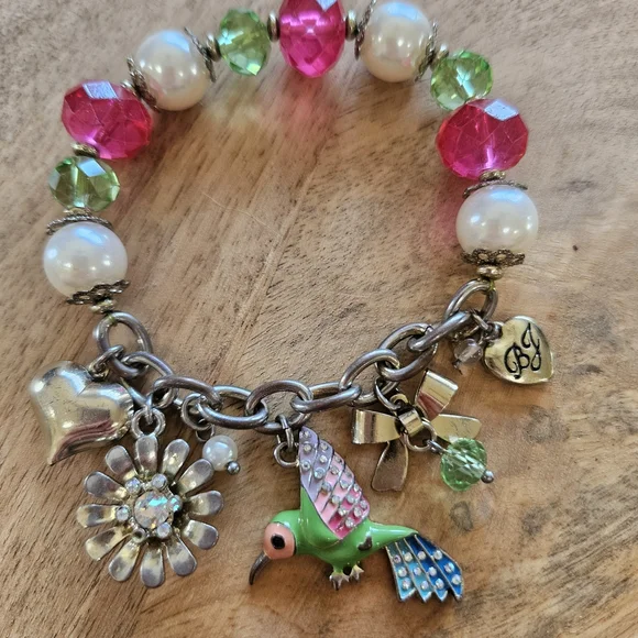 Betsey Johnson Green Pink Beaded Hummingbird Charm Bracelet - Picture 4 of 6
